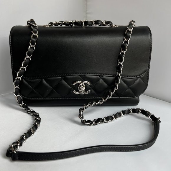 Chanel Black Calfskin Crossbody Bag - Picture 1 of 4